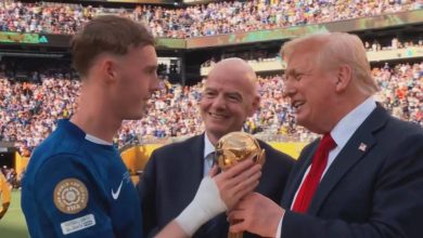 صورة بالمر يتسلم جائزة أفضل لاعب من الرئيس الأمريكي ورئيس الفيفا  أخبار السعودية