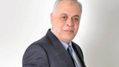 صورة أشرف زكي: مليون جنيه غرامة على مشاركة «البلوجر» أو «التيك توكر» في الأعمال الفنية  أخبار السعودية