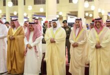 صورة نائب أمير الرياض يؤدي صلاة الميت على الوليد بن خالد بن طلال  أخبار السعودية