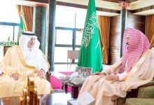 صورة أمير تبوك يستقبل مدير هيئة الأمر بالمعروف بالمنطقة  أخبار السعودية