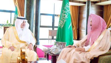 صورة أمير تبوك يستقبل مدير هيئة الأمر بالمعروف بالمنطقة  أخبار السعودية