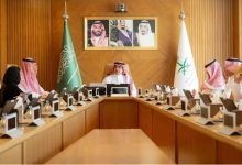 صورة وزير الإعلام والرئيس التنفيذي لـ«SRMG» يناقشان مستجدات نقل المسابقات الرياضية السعودية  أخبار السعودية
