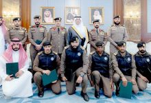 صورة محافظ الأحساء يكرّم عدداً من منسوبي شرطة المحافظة  أخبار السعودية