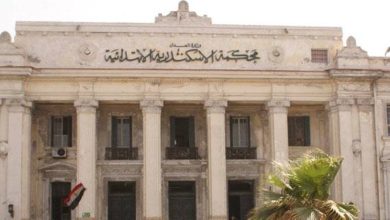 صورة زوج يطعن زوجته في المحكمة.. ما السبب ؟  أخبار السعودية