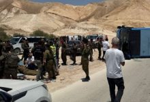 صورة إصابة 10 جنود إسرائيليين بانقلاب حافلة قرب مستوطنة “معاليه أدوميم”