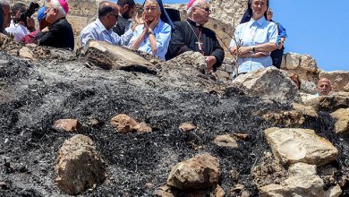 صورة بطاركة ورؤساء كنائس القدس يدينون اعتداءات المستوطنين على الطيبة بالضفة
