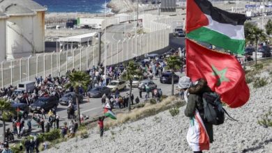 صورة موقع بريطاني: وسط احتجاجات شعبية.. لماذا أصبحت الموانئ المغربية الطريق المفضل لنقل الأسلحة إلى إسرائيل؟