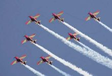 صورة الجيش ينظم عروضا جوية وقفزات استعراضية بالمظلات بساحل المضيق احتفالا بعيد العرش