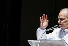 صورة بعد أيام على قصف الكنيسة.. البابا يدعو إلى وضع حد فوري لحرب غزة “الهمجية”