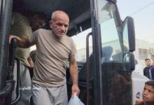 صورة الاحتلال يفرج عن 14 أسيرا من غزة بعد شهور بسجونها