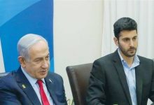 صورة | ما علاقة زوجة نتنياهو؟.. إقالة المتحدث باسم رئيس وزراء الاحتلال قبيل زيارته إلى واشنطن