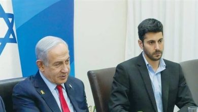 صورة | ما علاقة زوجة نتنياهو؟.. إقالة المتحدث باسم رئيس وزراء الاحتلال قبيل زيارته إلى واشنطن