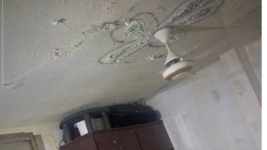 صورة | إخلاء بناية سكنية في مخيم إربد احترازيا بسبب تصدعات خطيرة.. فيديو وصور