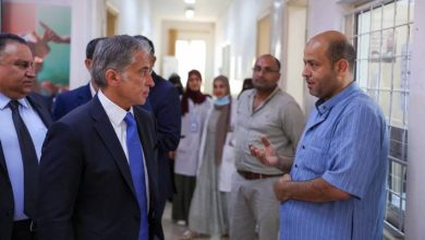 صورة | رئيس الوزراء يتفقد مركز صحي مغير السرحان ويستمع لملاحظات المراجعين ويوجه بتعزيز الخدمات الصحية