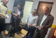 صورة | الغذاء و الدواء تداهم شقة سكنية لتصنيع مستحضرات التجميل بشكل مخالف