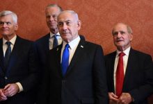 صورة | البيت الأبيض: نتنياهو أقر لترمب بأن استهداف الكنيسة في غزة كان “خطأ”