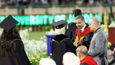 صورة | في لحظة تختزل مشاعر السنين.. الجامعة الأردنية تزف 169 خريجًا من كلية الآثار والسياحة