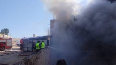 صورة | الدفاع المدني يسيطر على حريق ضخم في مصنع أحذية بمنطقة ماركا دون وقوع إصابات