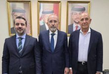 صورة | الصفدي ونظيره السوري والمبعوث الأمريكي يتفقون على خطوات تستهدف دعم سوريا في تنفيذ اتفاق السويداء