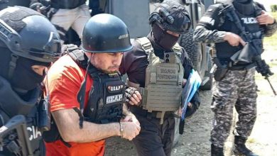 صورة | الإكوادور تسلم زعيم أخطر عصاباتها “فيتو” إلى الولايات المتحدة
