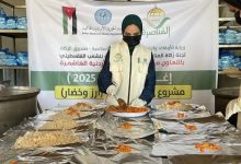 صورة | الحملة الأردنية توزع الخبز الطازج والوجبات الغذائية على مئات العائلات النازحة في مواصي خان يونس