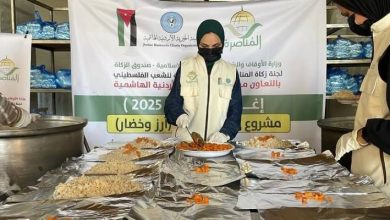 صورة | الحملة الأردنية توزع الخبز الطازج والوجبات الغذائية على مئات العائلات النازحة في مواصي خان يونس