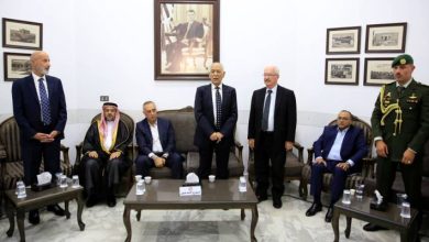صورة | مندوبا عن الملك وولي العهد .. العيسوي يعزي آل سليمان