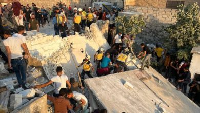 صورة | الدفاع المدني السوري: ارتفاع حصيلة ضحايا انفجار مجهول بريف إدلب إلى ثلاثة