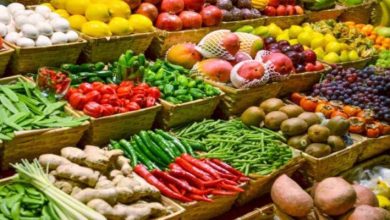 صورة | مراسل “رؤيا” يرصد أسعار الخضار والفواكه في سوق الزرقاء المركزي