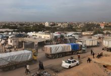 صورة | “أ ف ب” عن إعلام مصري: بدء دخول شاحنات المساعدات إلى قطاع غزة
