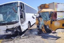 صورة | مصدر طبي لـ”رؤيا”: وفاتان و7 إصابات بتصادم مركبة وحافلة على الطريق الصحراوي