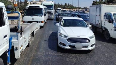 صورة | بالصور .. انقلاب شاحنة يسبب أزمة سير خانقة على طريق المطار جنوب عمان