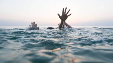 صورة | في سباق مع الزمن.. قصة إنقاذ الطفل “شهم” من الغرق على أيدي كوادر الدفاع المدني بعين الباشا