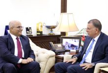 صورة | وزير الداخلية يبحث مع نقابة الصحفيين ظاهرة منتحلي الصفة ويؤكد ضرورة تنظيم المهنة