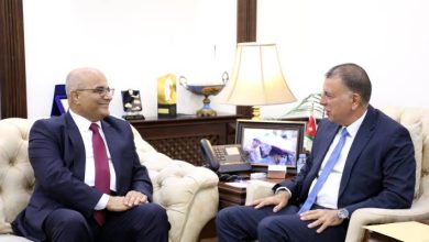 صورة | وزير الداخلية يبحث مع نقابة الصحفيين ظاهرة منتحلي الصفة ويؤكد ضرورة تنظيم المهنة