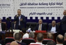 صورة دعوات لاستقالة الحكومة وتهديد بالاضراب وشل الاقتصاد في الخليل ..