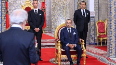صورة الملك محمد السادس يستقبل والي بنك المغرب ويطلع على تقرير الوضعية الاقتصادية للمملكة