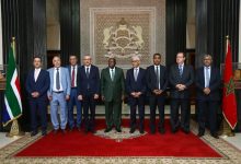 صورة رئيس مجلس النواب يستقبل رفقة رؤساء الفرق البرلمانية الرئيس السابق لجنوب إفريقيا جاكوب زوما
