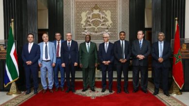 صورة رئيس مجلس النواب يستقبل رفقة رؤساء الفرق البرلمانية الرئيس السابق لجنوب إفريقيا جاكوب زوما