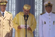 صورة عيد العرش .. الملك يترأس حفل أداء القسم لضباط المدارس العسكرية ويطلق على الفوج اسم ”السلطان أحمد المنصور الذهبي“