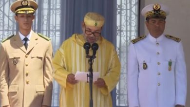 صورة عيد العرش .. الملك يترأس حفل أداء القسم لضباط المدارس العسكرية ويطلق على الفوج اسم ”السلطان أحمد المنصور الذهبي“
