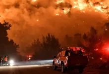 صورة انحسار الحرائق في اليونان وسط استمرار جهود الإطفاء