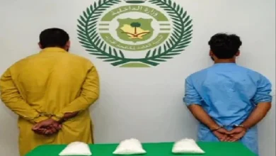 صورة القبض على مقيمَين بمنطقة المدينة المنورة لترويجهما مخدر الشبو