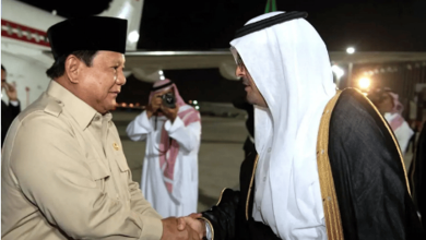 صورة الرئيس الإندونيسي يؤدي مناسك العمرة