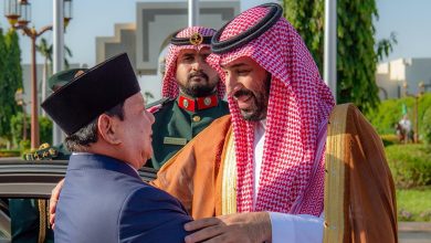 صورة ولي العهد يستقبل رئيس جمهورية إندونيسيا في قصر السلام بجدة