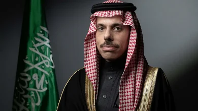 صورة وزير الخارجية يتلقى اتصالًا هاتفيًا من وزير خارجية المملكة المتحدة