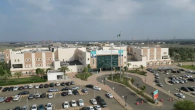 صورة مستشفى الأمير محمد بن ناصر يجري جراحة دقيقة لاستئصال أورام نادرة ومعقدة في الرقبة