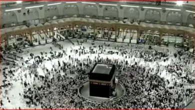 صورة أستاذة تاريخ إسلامي: مراسم غسل الكعبة المشرفة تجسد عناية المسلمين بها عبر العصور