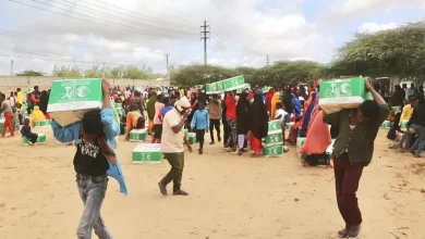 صورة «سلمان للإغاثة» يوزّع أكثر من 1800 سلة غذائية في السودان والصومال