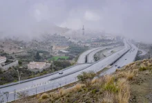 صورة الباحة أرض الضباب.. رحلة صيفية ساحرة تعانق الغيوم عبر شبكة طرق متطورة